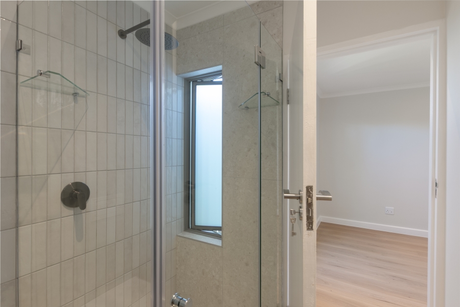 4 Bedroom Property for Sale in Leisure Isle Western Cape